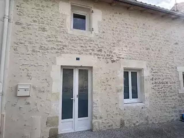 Maison location à Saint-Jean-d'Angély, Saint-julien-de-l'escap