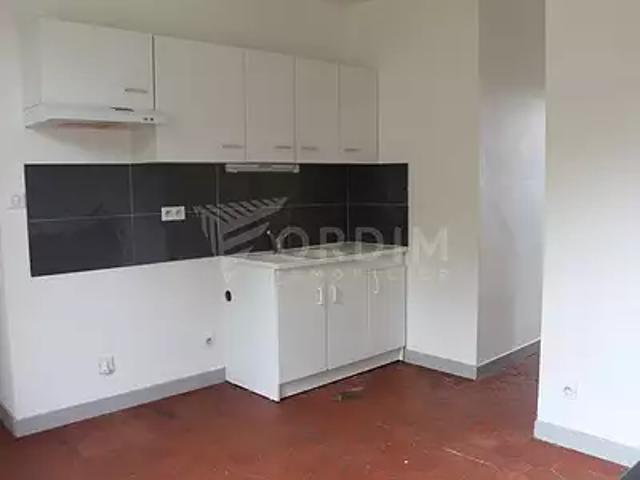 Appartement location à Vauguillain, Saint-Julien-du-Sault