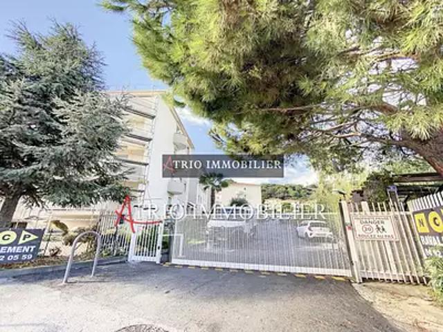 Garage location à Saint-Laurent-du-Var, Alpes-Maritimes