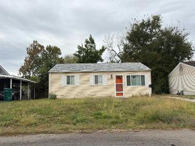 House for sale in East Saint Louis, Illinois