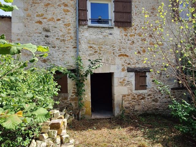 Maison vente à Nontron, Saint-martial-de-valette