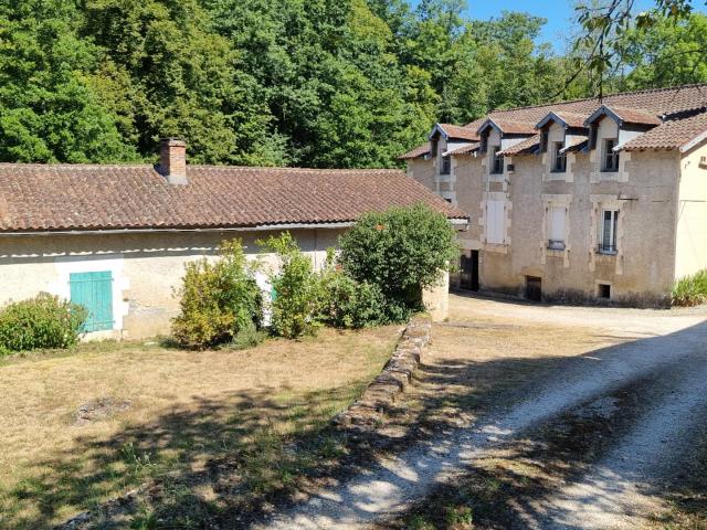Maison vente à Nontron, Saint-martial-de-valette