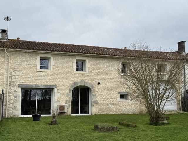 Maison vente à Jonzac, Saint-martial-sur-né