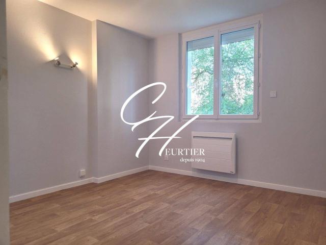 Studio location à ZAC Centre, Saint-Martin-d'Hères