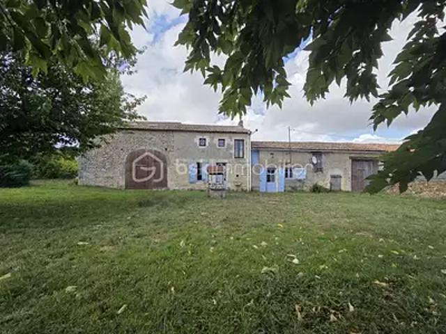 Maison vente à Confolens, Saint-martin-du-clocher
