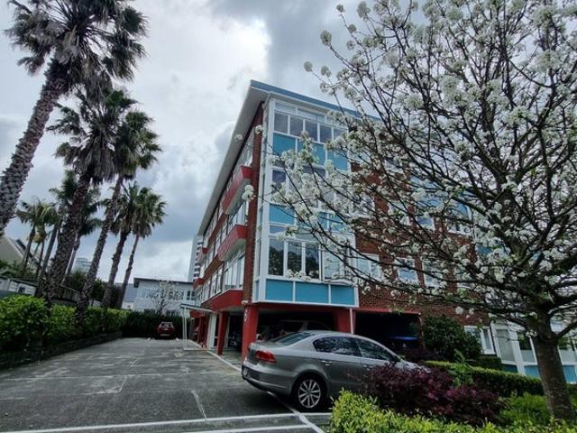 Apartment for rent in Three Lamps, Auckland