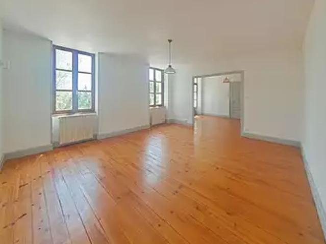 Maison location à Place Valfontaine, Saint-Michel-sur-Savasse