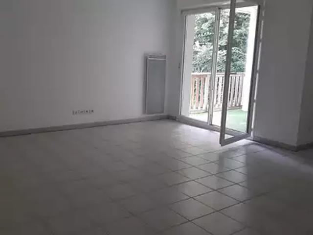 Appartement location à Le Bourg Sud, Saint-Quentin-de-Baron