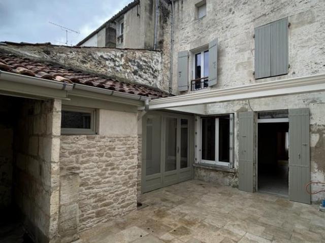 Maison vente à Saint-Jean-d'Angély, Saint-savinien