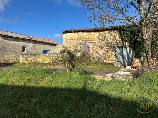Garage vente à Jonzac, Saint-sorlin-de-conac