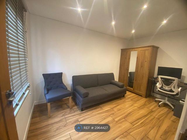 Room for rent in Glenfields, Pinfold