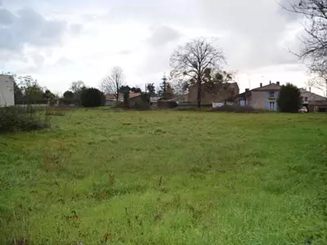 Terrain vente à Fontenay-le-Comte, Sainte-hermine