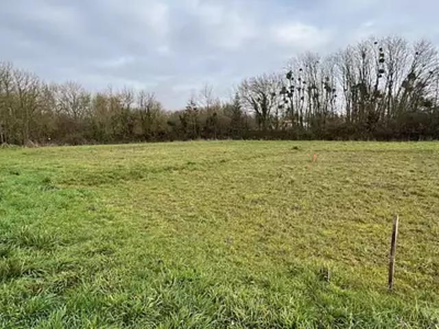 Terrain vente à Fontenay-le-Comte, Sainte-hermine