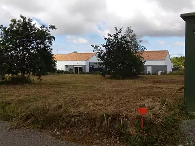 Terrain vente à Fontenay-le-Comte, Sainte-hermine