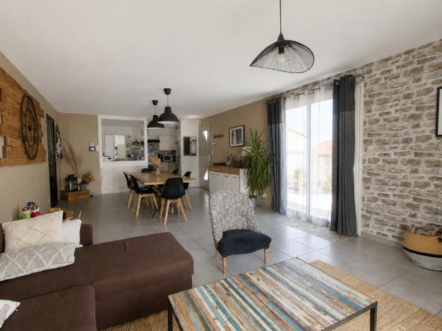 Maison vente à Parthenay, Sainte-ouenne