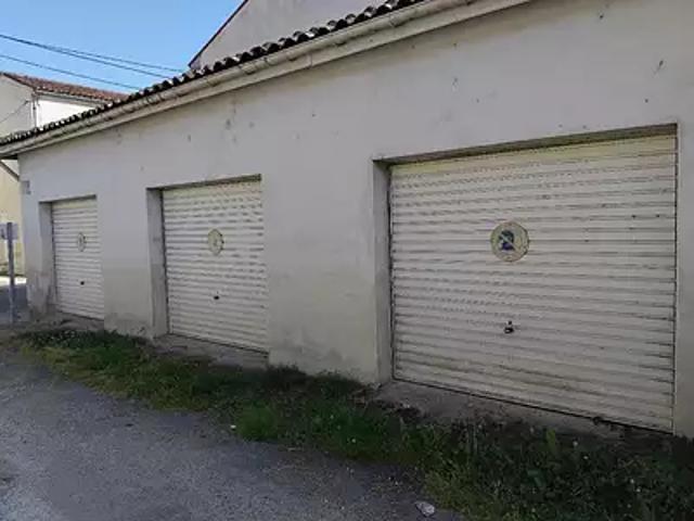 Garage vente à Saintes