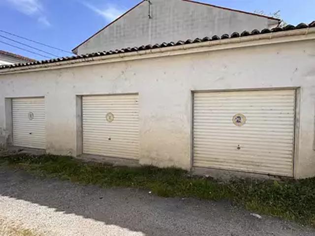 Garage vente à Saintes