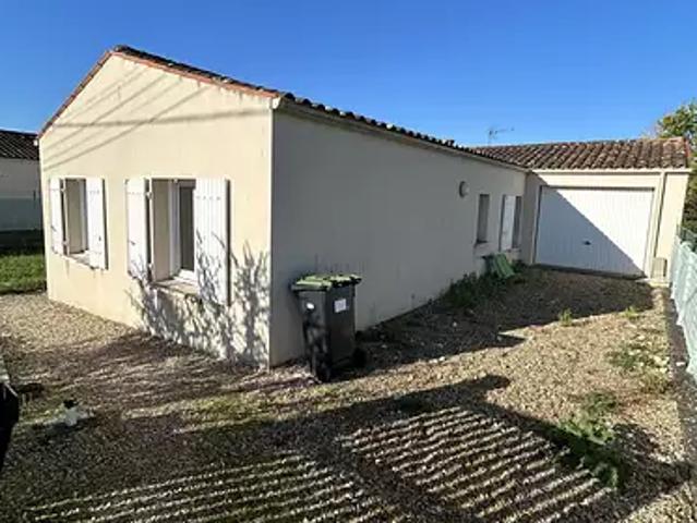 Maison location à Saint-Vivien, Saintes