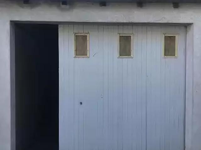 Garage location à Saint-Vivien, Saintes