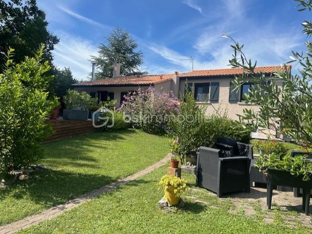 Maison vente à France métropolitaine, Saintes