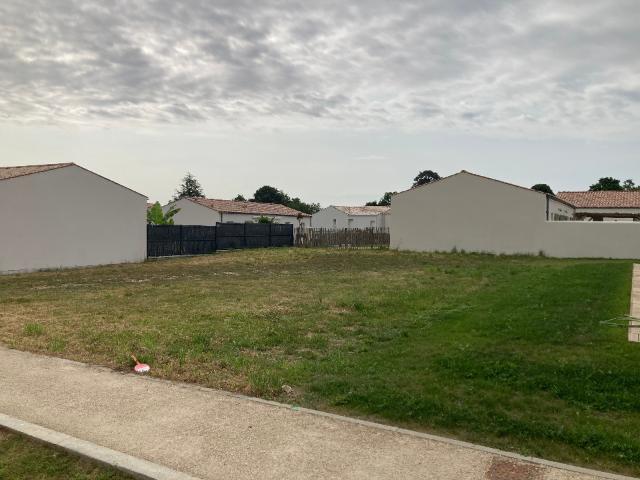 Terrain vente à Saintes