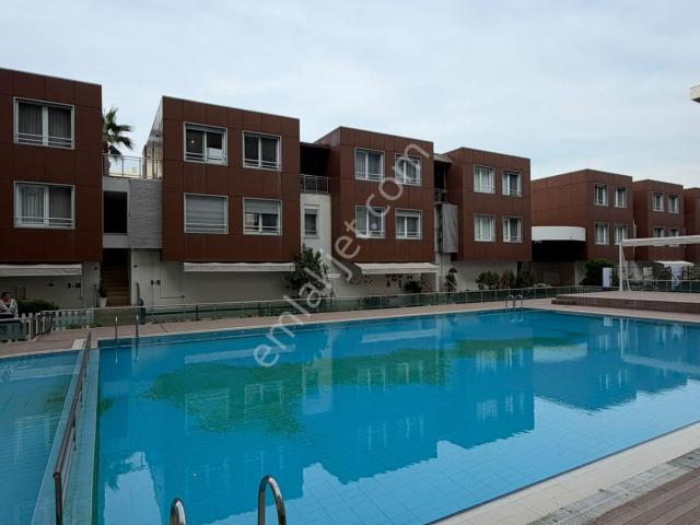 Örnekköy Mahallesi, Karşıyaka içerisinde satılık Villa
