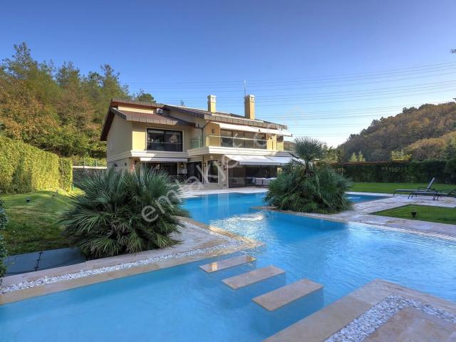 Sariyer içerisinde satılık Villa