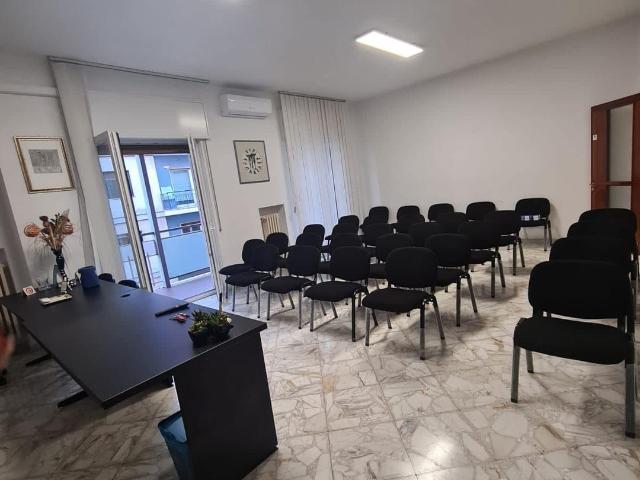 Ufficio in affitto a Municipio 1, Puglia