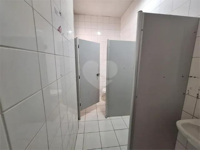 Ponto Comercial aluguel em Região Imediata de São Paulo, Região Metropolitana de São Paulo