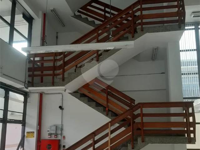 Ponto Comercial aluguel em Região Imediata de São Paulo, Região Metropolitana de São Paulo