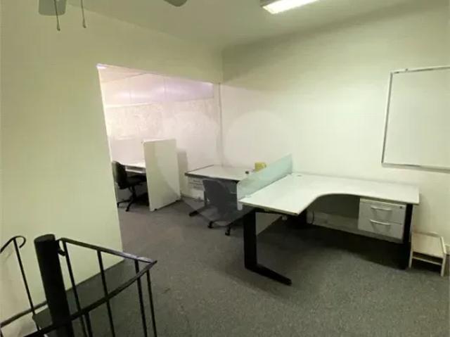 Ponto Comercial aluguel em Região Imediata de São Paulo, Região Metropolitana de São Paulo
