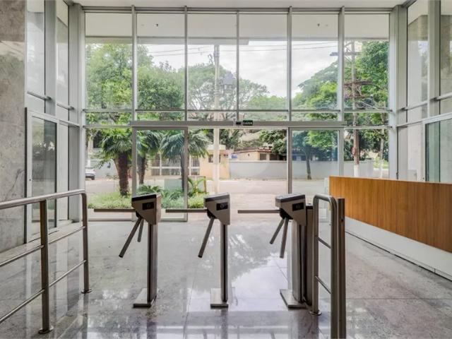 Ponto Comercial aluguel em Região Imediata de São Paulo, Região Metropolitana de São Paulo