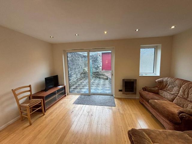 Apartment for rent in Lipson, Mount Wise