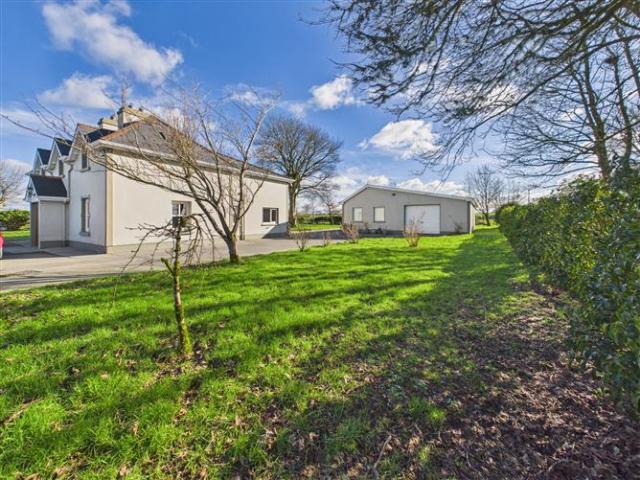 Detached House for sale in Lecarrow, Connacht