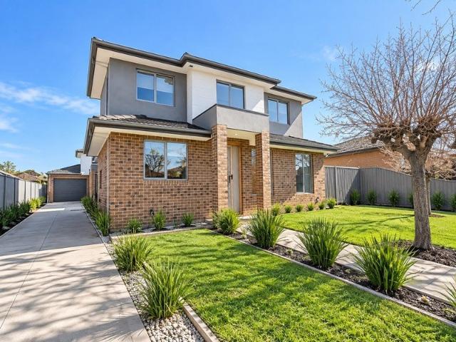 Townhouse for sale in Glenroy, Melbourne