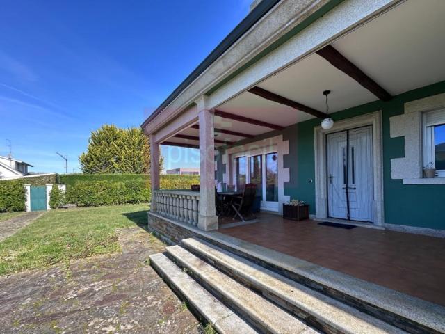 Casa en venta en Outeiro de Rei, Lugo