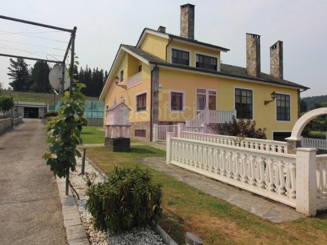 Casa en venta en Orbazai, Lugo