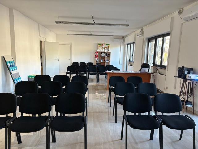 Ufficio in affitto a Municipio 2, Puglia