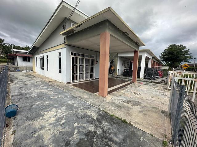 Terraced House for sale in Malaka