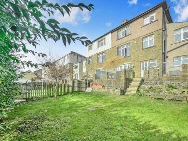 House for sale in Huddersfield, West Yorkshire