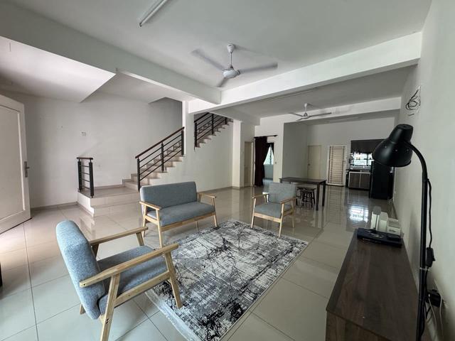 Terraced House for sale in Malaka