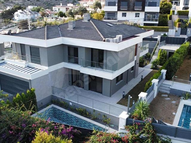 Çeşme, İzmir içerisinde satılık Villa