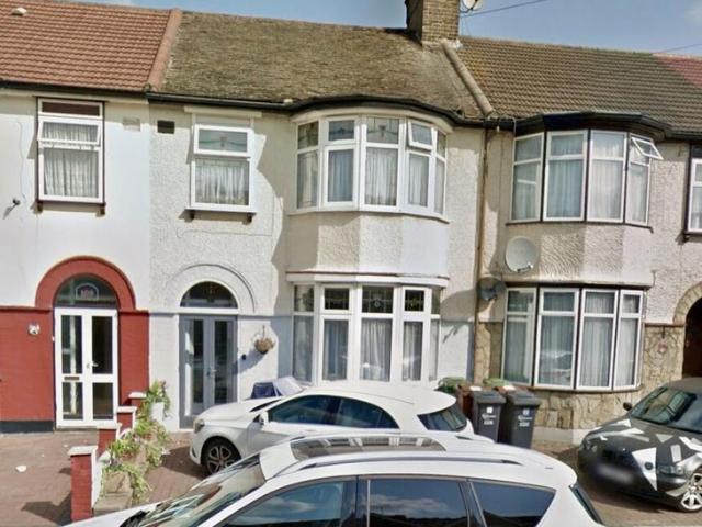 Room for rent in Thames View, Greater London
