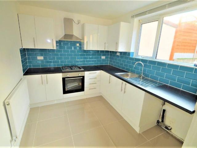 Apartment for rent in Thames View, Greater London