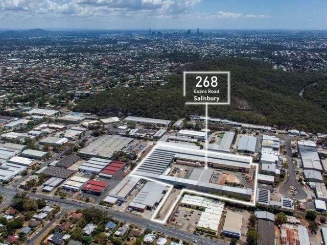 Warehouse for rent in Toombul, Queensland