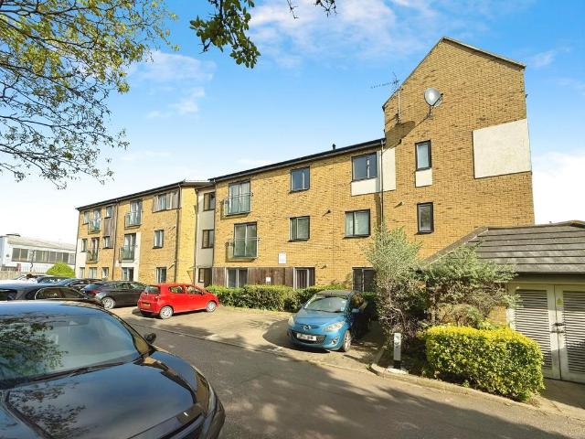 Apartment for rent in Fleet Estate, Monks Orchard