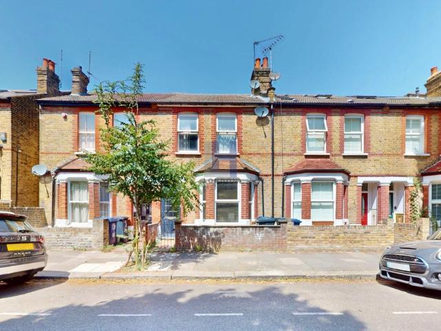 House for rent in London Borough of Ealing, Greater London