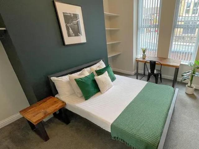 House for rent in Calderstones
