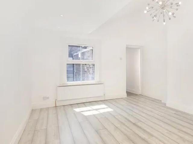 Apartment for rent in London Borough of Lewisham, Ladywell