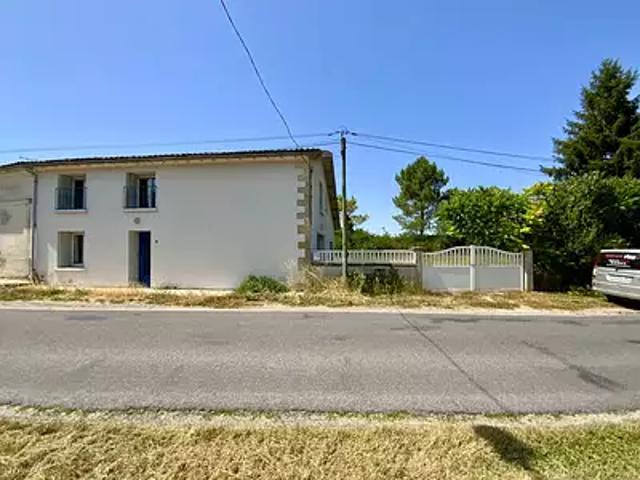 Maison vente à Cognac, Salles-d'angles